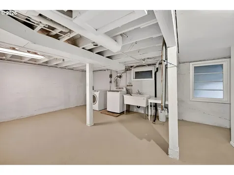 11811 SW 34th Avenue Portland OR 97219