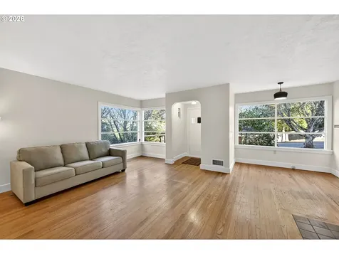 11811 SW 34th Avenue Portland OR 97219