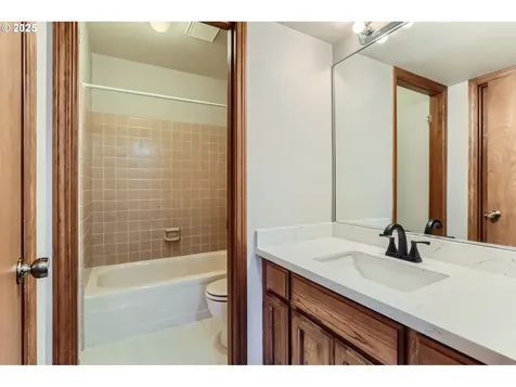 6518 SW 35th Avenue Portland OR 97221