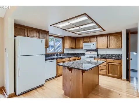 6518 SW 35th Avenue Portland OR 97221
