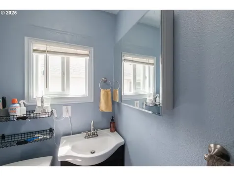 2320 5th Street NE Salem OR 97301