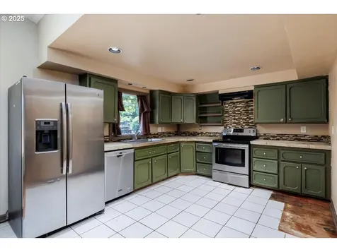 1915 NE 126th Place Portland OR 97230