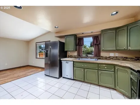 1915 NE 126th Place Portland OR 97230
