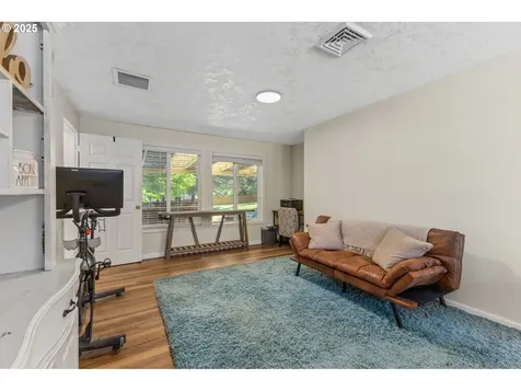 30851 Ty Valley Road Lebanon OR 97355