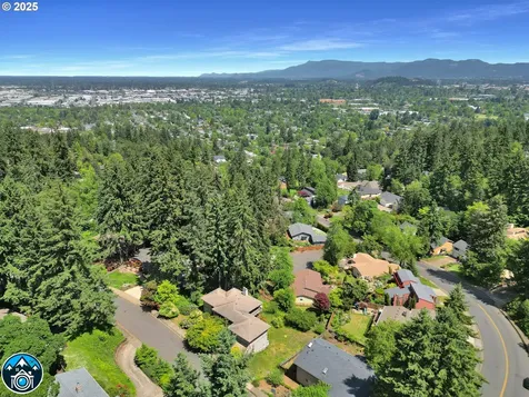 2355 Panorama Drive Eugene OR 97405