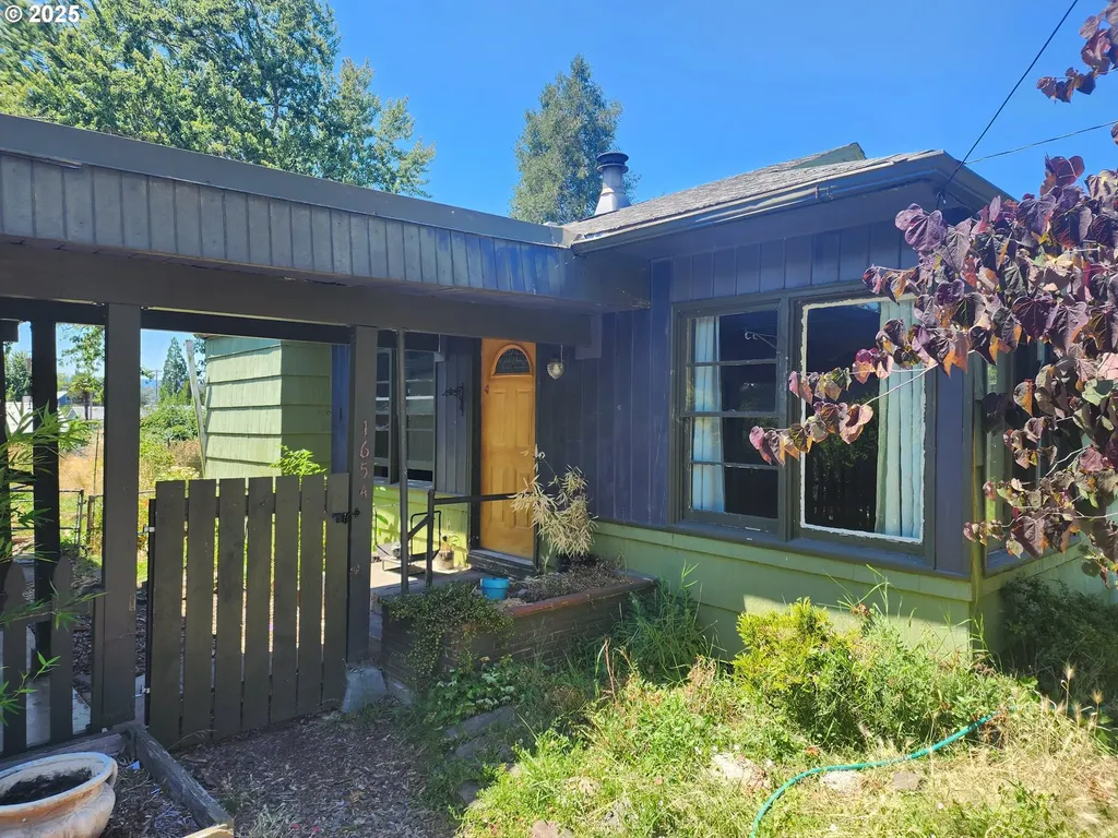 1654 NE Todd Street Roseburg OR 97470