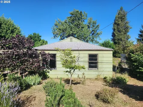 1654 NE Todd Street Roseburg OR 97470