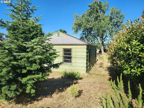1654 NE Todd Street Roseburg OR 97470