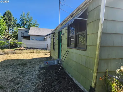 1654 NE Todd Street Roseburg OR 97470