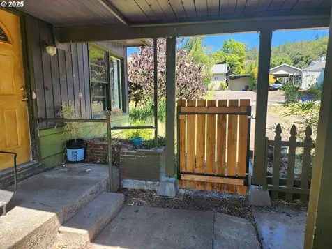 1654 NE Todd Street Roseburg OR 97470