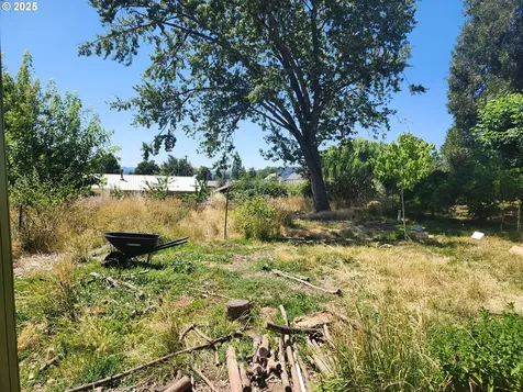 1654 NE Todd Street Roseburg OR 97470