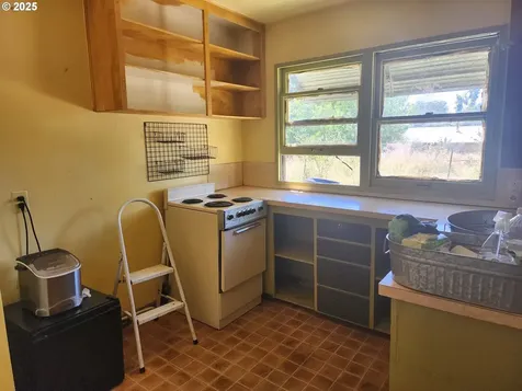 1654 NE Todd Street Roseburg OR 97470