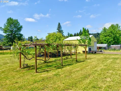 12589 Old Highway 99 Myrtle Creek OR 97457