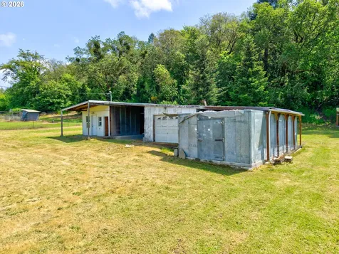 12589 Old Highway 99 Myrtle Creek OR 97457