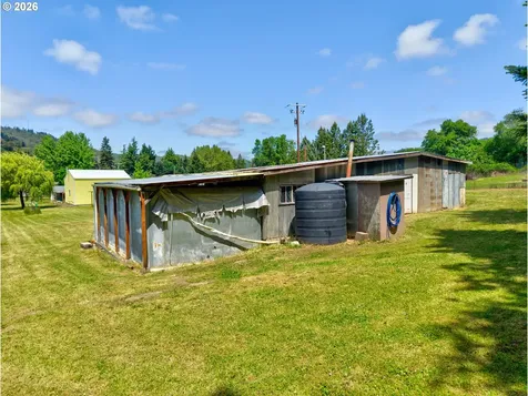 12589 Old Highway 99 Myrtle Creek OR 97457