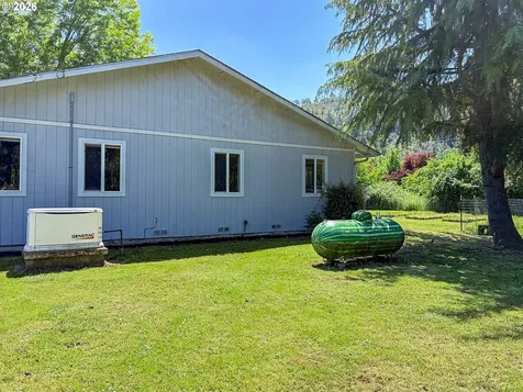 12589 Old Highway 99 Myrtle Creek OR 97457