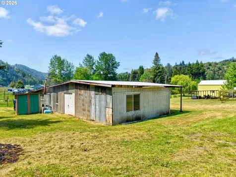 12589 Old Highway 99 Myrtle Creek OR 97457