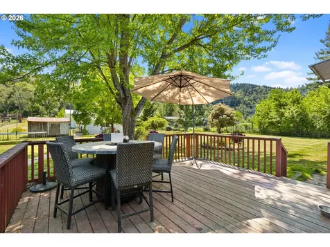 12589 Old Highway 99 Myrtle Creek OR 97457