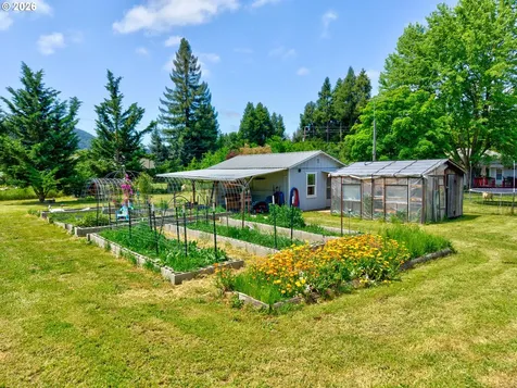12589 Old Highway 99 Myrtle Creek OR 97457