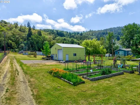 12589 Old Highway 99 Myrtle Creek OR 97457