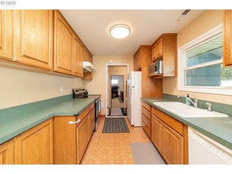 1320 SE 158th Avenue Portland OR 97233