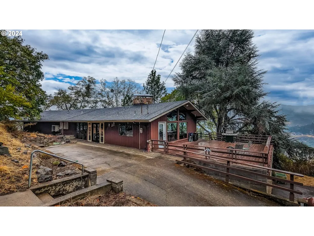 1751 Fairhill Drive Roseburg OR 97471