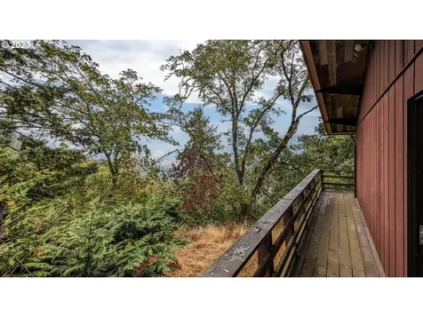 1751 Fairhill Drive Roseburg OR 97471