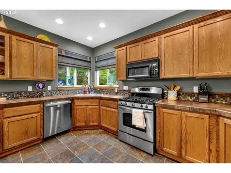 1035 E Pioneer Loop La Center WA 98629