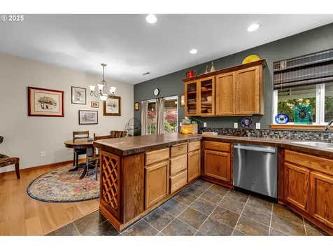 1035 E Pioneer Loop La Center WA 98629