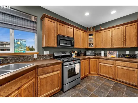 1035 E Pioneer Loop La Center WA 98629