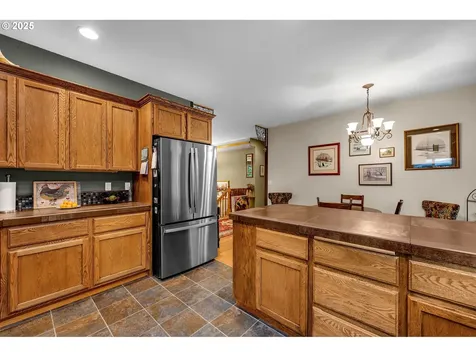 1035 E Pioneer Loop La Center WA 98629