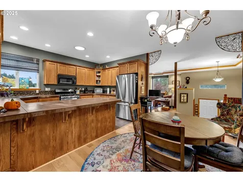 1035 E Pioneer Loop La Center WA 98629