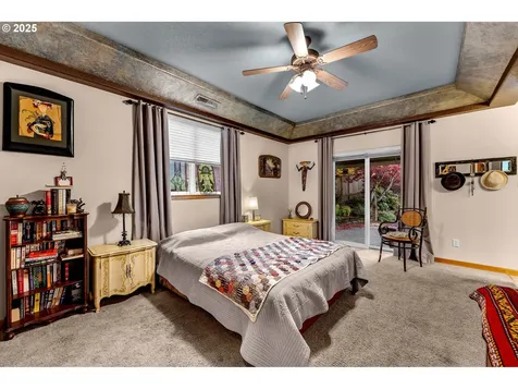 1035 E Pioneer Loop La Center WA 98629