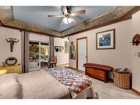 1035 E Pioneer Loop La Center WA 98629