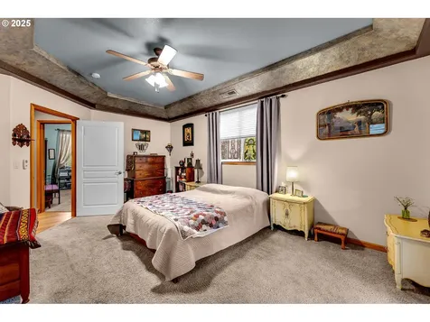 1035 E Pioneer Loop La Center WA 98629