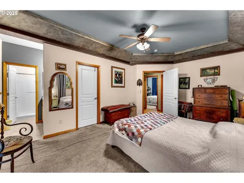 1035 E Pioneer Loop La Center WA 98629