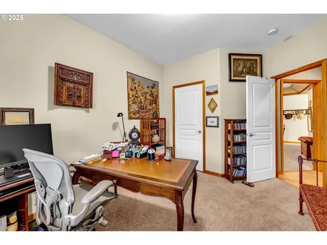 1035 E Pioneer Loop La Center WA 98629