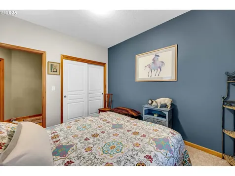 1035 E Pioneer Loop La Center WA 98629