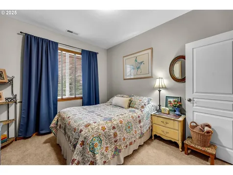 1035 E Pioneer Loop La Center WA 98629