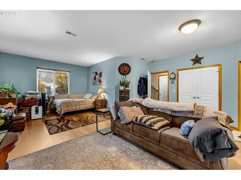 1035 E Pioneer Loop La Center WA 98629