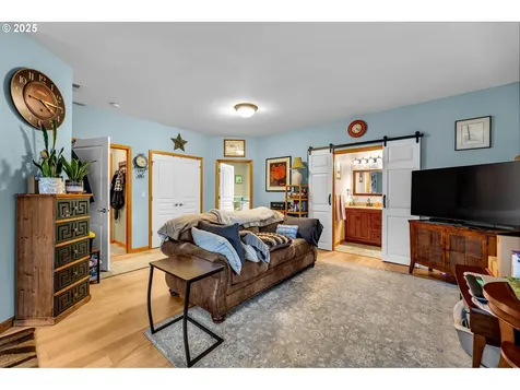 1035 E Pioneer Loop La Center WA 98629