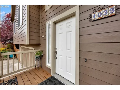 1035 E Pioneer Loop La Center WA 98629