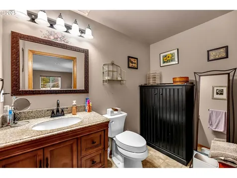 1035 E Pioneer Loop La Center WA 98629