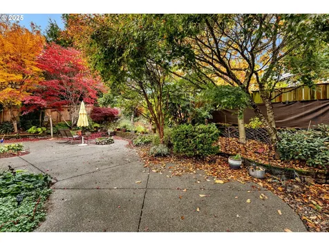 1035 E Pioneer Loop La Center WA 98629