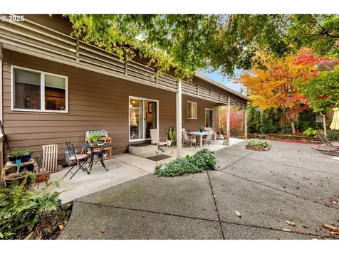1035 E Pioneer Loop La Center WA 98629