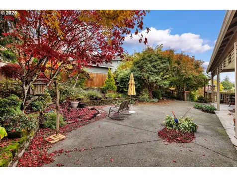 1035 E Pioneer Loop La Center WA 98629