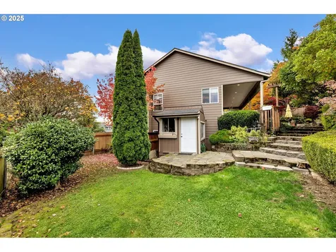 1035 E Pioneer Loop La Center WA 98629