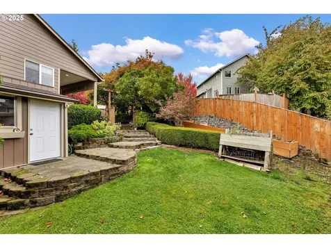 1035 E Pioneer Loop La Center WA 98629