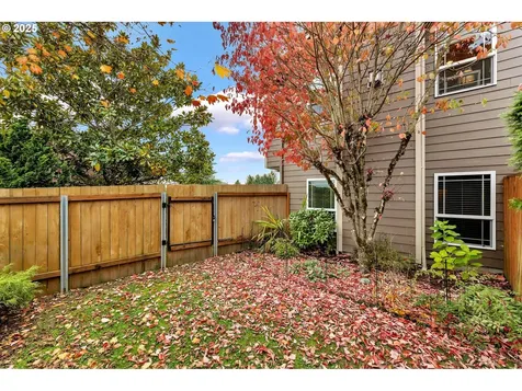 1035 E Pioneer Loop La Center WA 98629