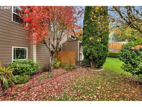1035 E Pioneer Loop La Center WA 98629
